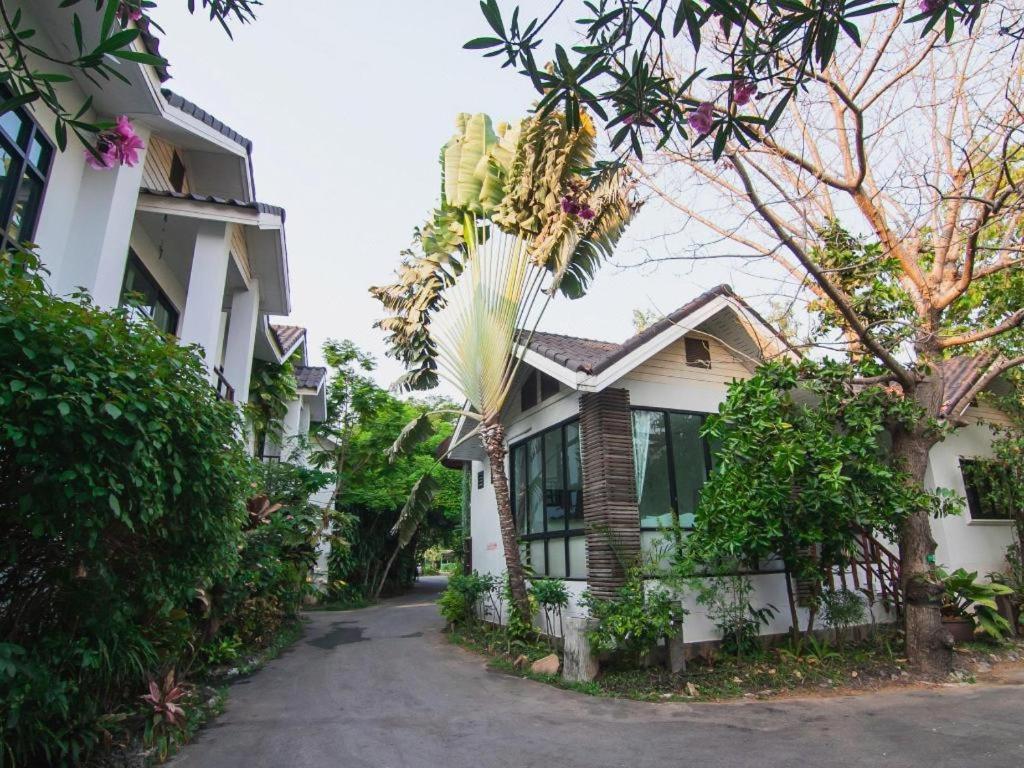 Chayada Garden House And Resort Hotel Nakhonratchasima Esterno foto