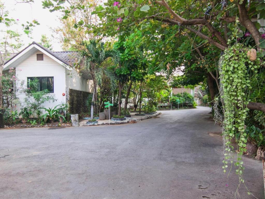 Chayada Garden House And Resort Hotel Nakhonratchasima Esterno foto