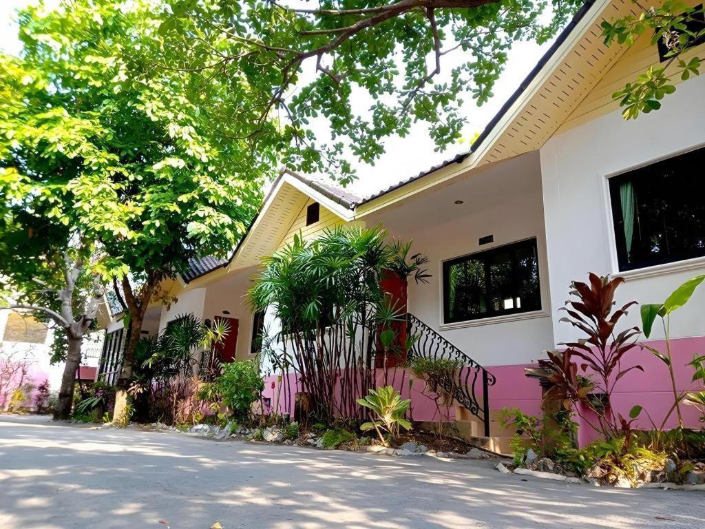 Chayada Garden House And Resort Hotel Nakhonratchasima Esterno foto